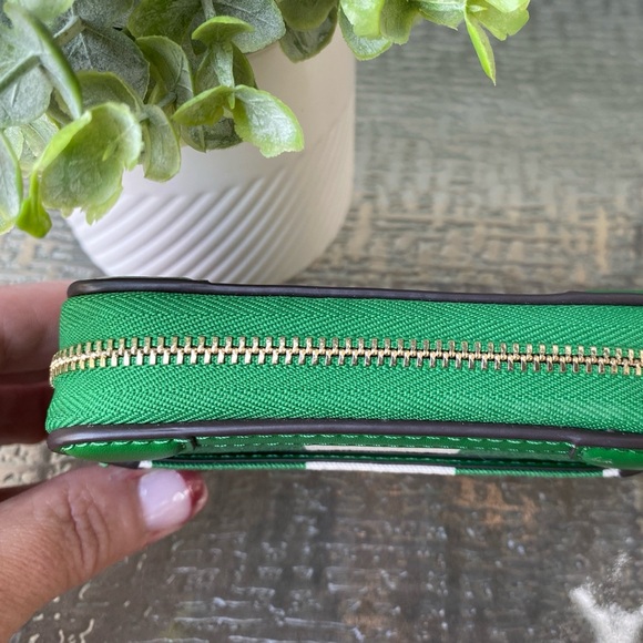 Kate Spade Traveler Even Stripe Jacquard Zip Card Case Wallet - EUC! - Picture 6 of 8